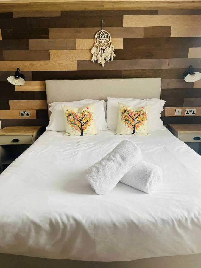 Lucky Lodge With Hot Tub York Extérieur photo