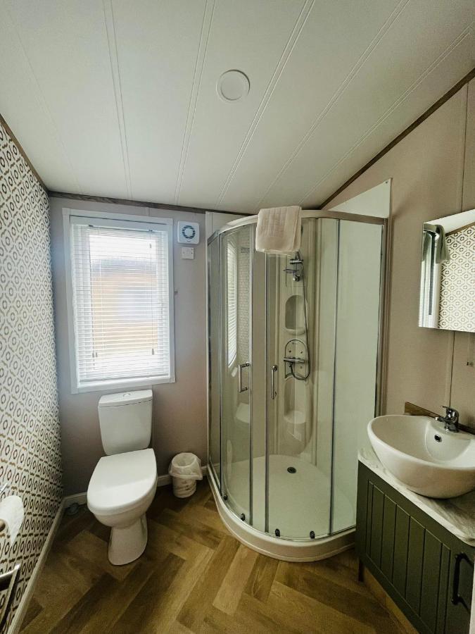 Lucky Lodge With Hot Tub York Extérieur photo